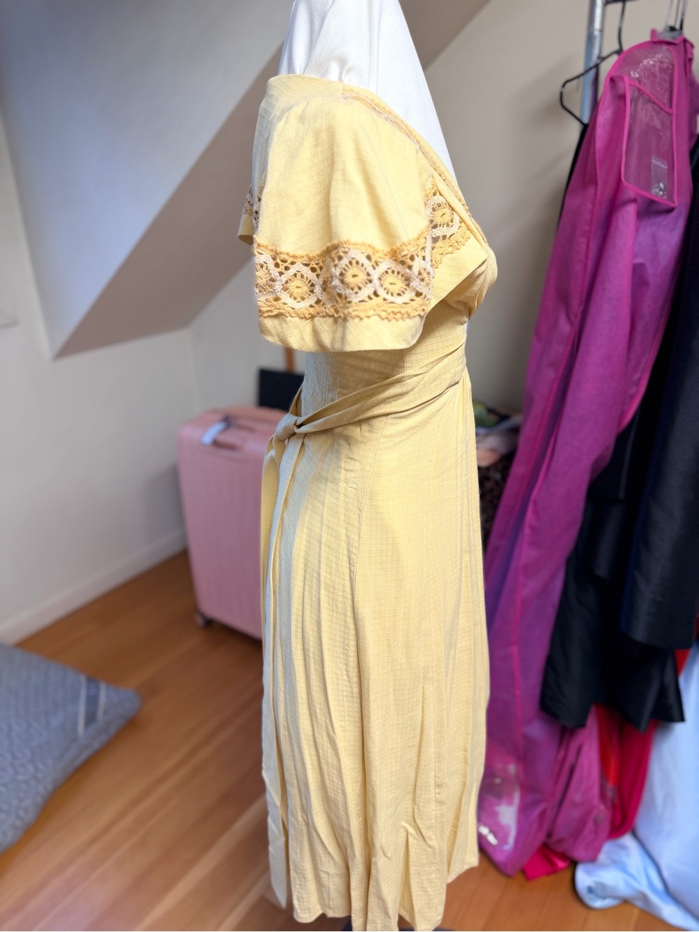 Sunlit Lace-Trim V-Neck Midi Dress in Yellow - Picture 5 of 8